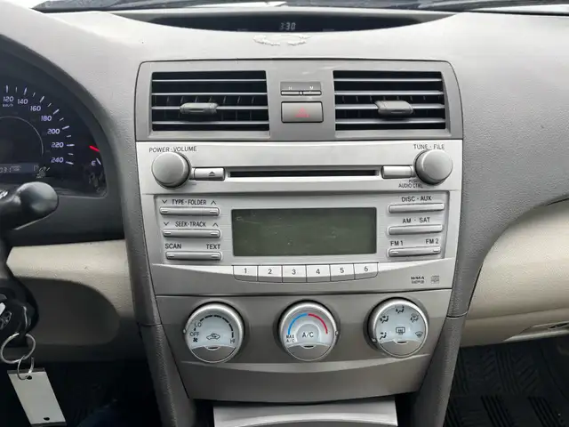 2010 Toyota Camry 4 Cyl. Leather Auto LE - Photo 16