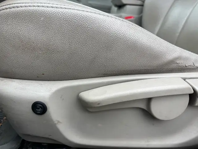 2010 Toyota Camry 4 Cyl. Leather Auto LE - Photo 19