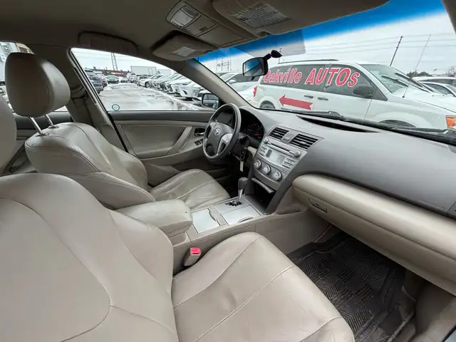 2010 Toyota Camry 4 Cyl. Leather Auto LE - Photo 20