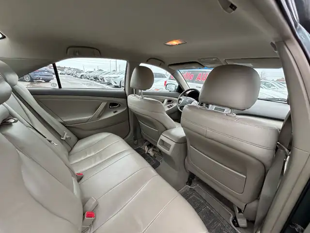 2010 Toyota Camry 4 Cyl. Leather Auto LE - Photo 21