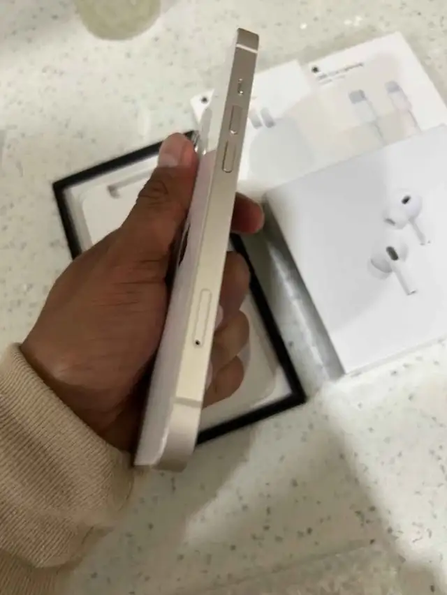 iPhone 13 256gb White Airpods/Adapter/Delivery - Photo 2