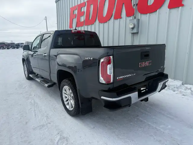 2017 GMC Canyon SLT Crew Cab 4WD - Photo 2