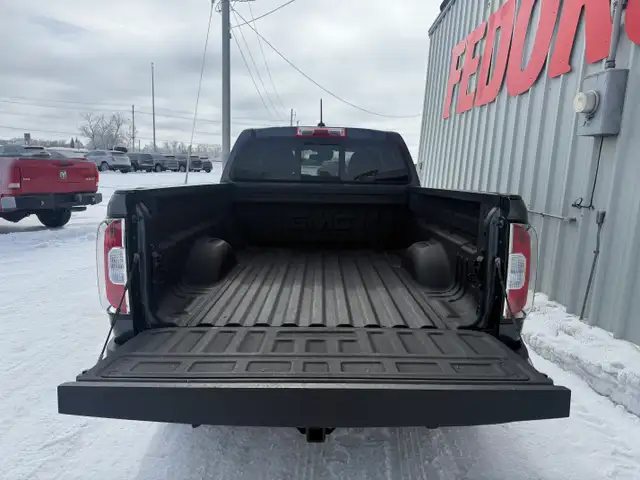2017 GMC Canyon SLT Crew Cab 4WD - Photo 5