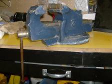 Bench vise
