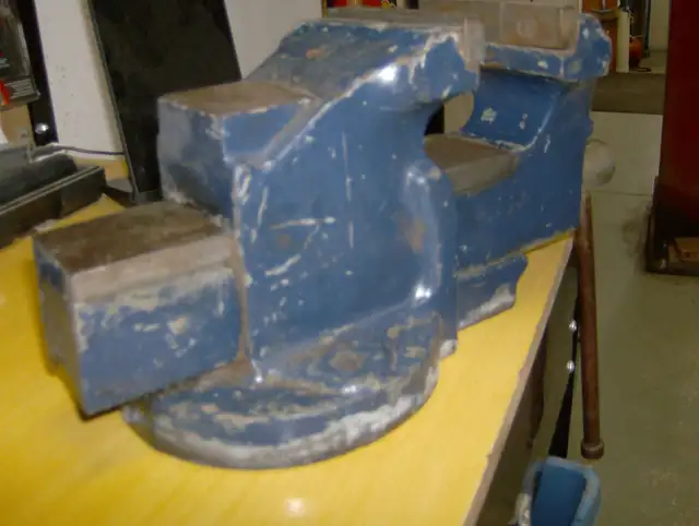 Bench vise - Photo 2