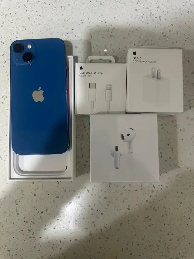 iPhone 13 128gb Airpods/Fast Charger/Delivery