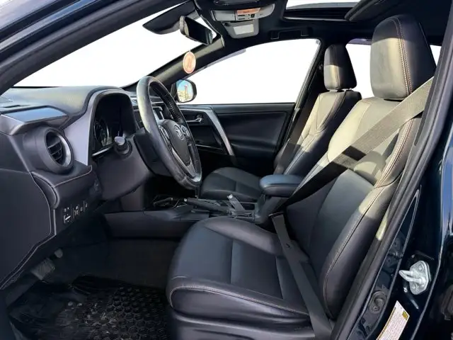 2018 Toyota RAV4 Hybrid SE - Photo 13