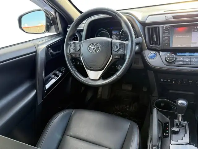 2018 Toyota RAV4 Hybrid SE - Photo 16