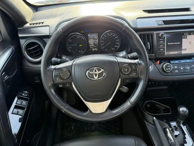 2018 Toyota RAV4 Hybrid SE - Photo 17