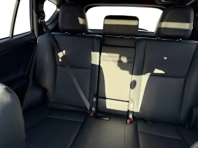 2018 Toyota RAV4 Hybrid SE - Photo 18