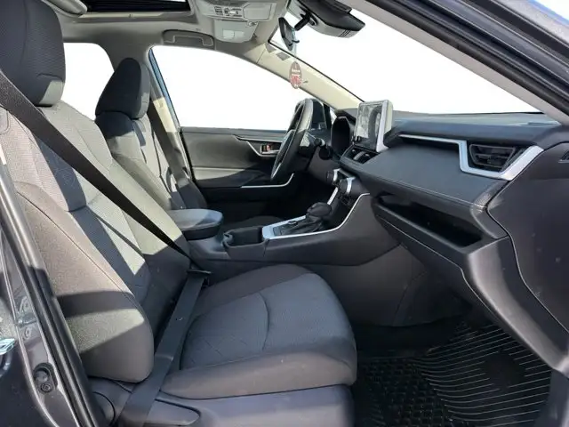 2025 Toyota RAV4 Hybrid XLE - Photo 14