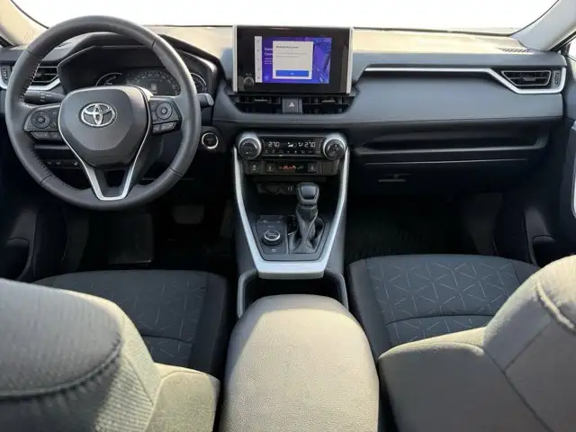 2025 Toyota RAV4 Hybrid XLE - Photo 15
