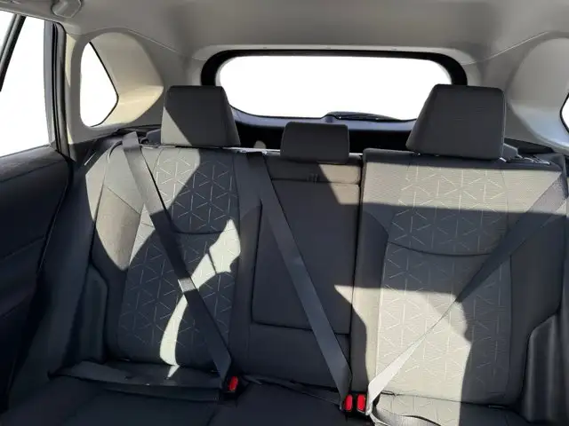 2025 Toyota RAV4 Hybrid XLE - Photo 18