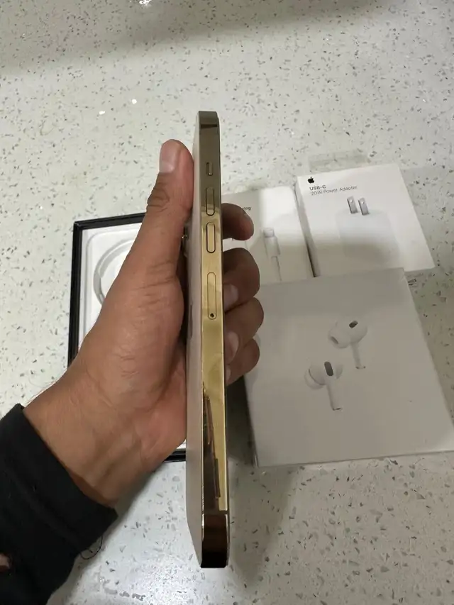 iPhone 13 Pro Max 128GB GOLD AirPods & Fast Charger - Photo 3