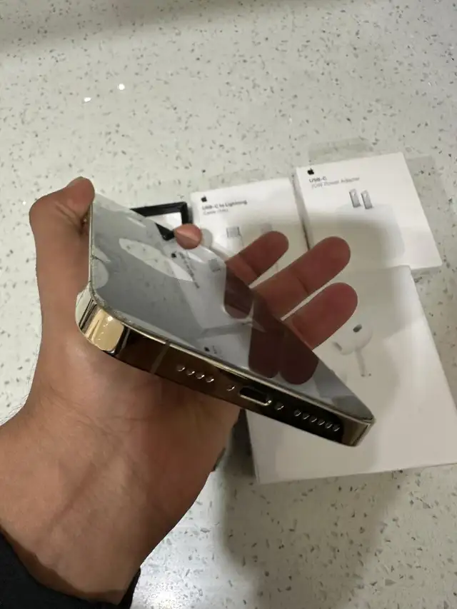 iPhone 13 Pro Max 128GB GOLD AirPods & Fast Charger - Photo 4