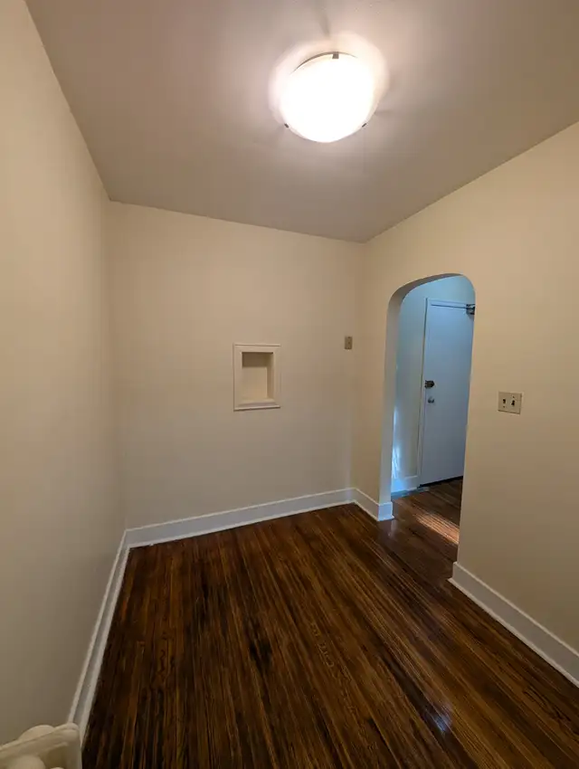 Large 1 Bedroom Available at 2532 Lakeshore Blvd W, Toronto! - Photo 4