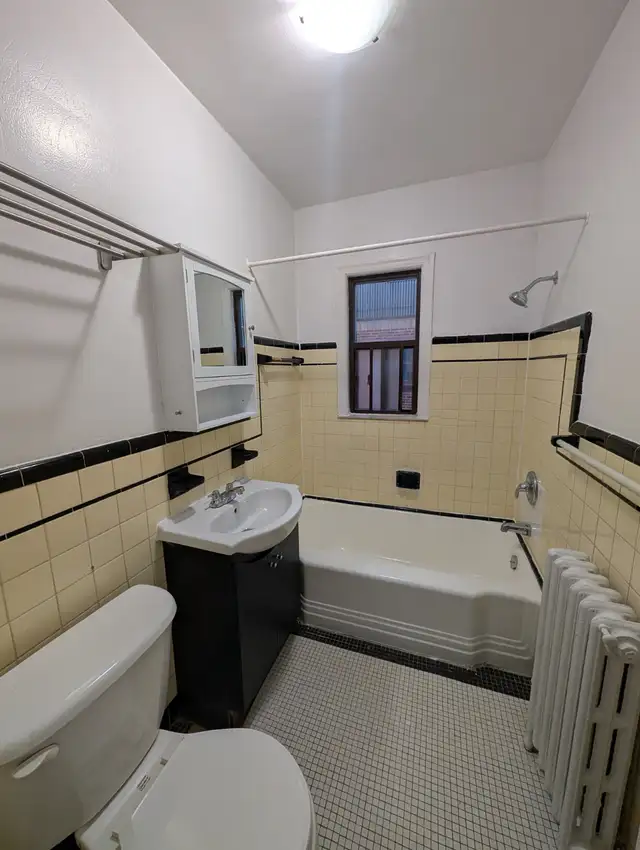 Large 1 Bedroom Available at 2532 Lakeshore Blvd W, Toronto! - Photo 6