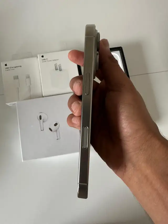iPhone 16 Pro 256gb Airpods Package/Delivery