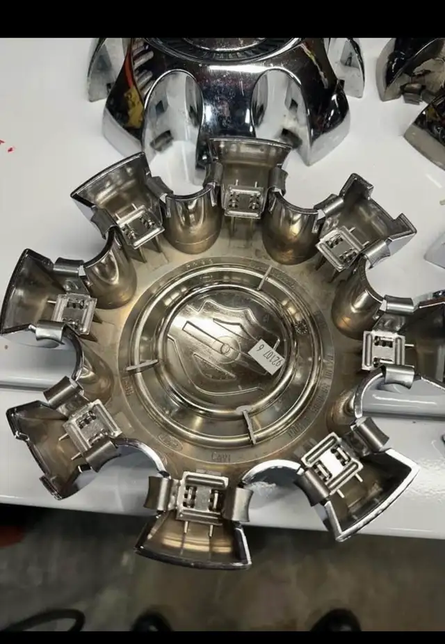 HARLEY DAVIDSON SPECIAL EDITION CENTER CAPS - Photo 3