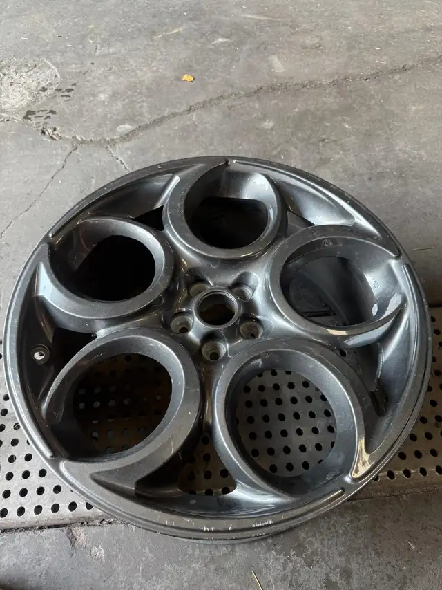 ALPHA ROMEO OEM WHEEL 8.5 x 19 (ONE WHEEL ONLY)
