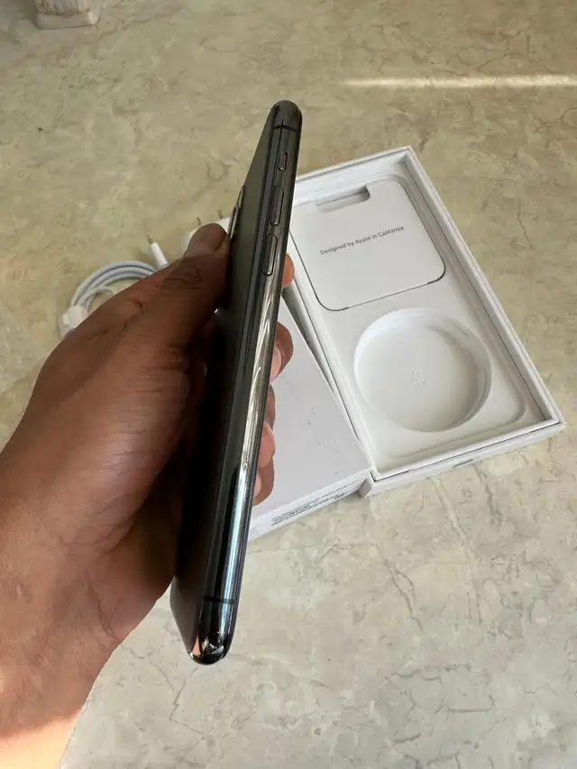 iPhone 11 pro 128GB AirPods/Charger Bundle/Delivery - Photo 2