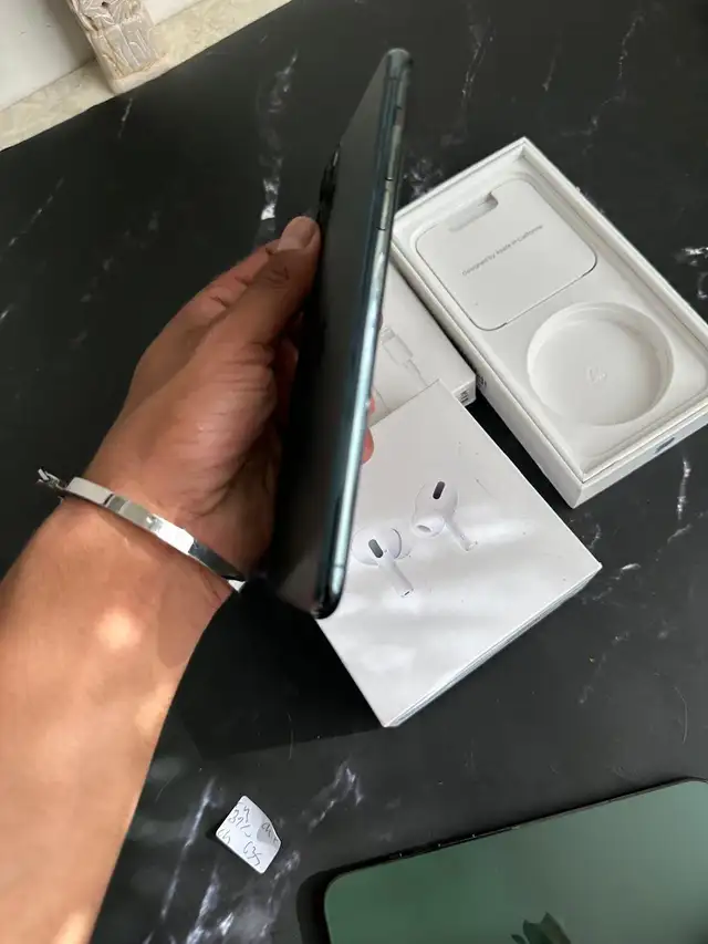 iPhone 11 Pro Max 128GB Airpods/Charger Set/Delivery - Photo 6