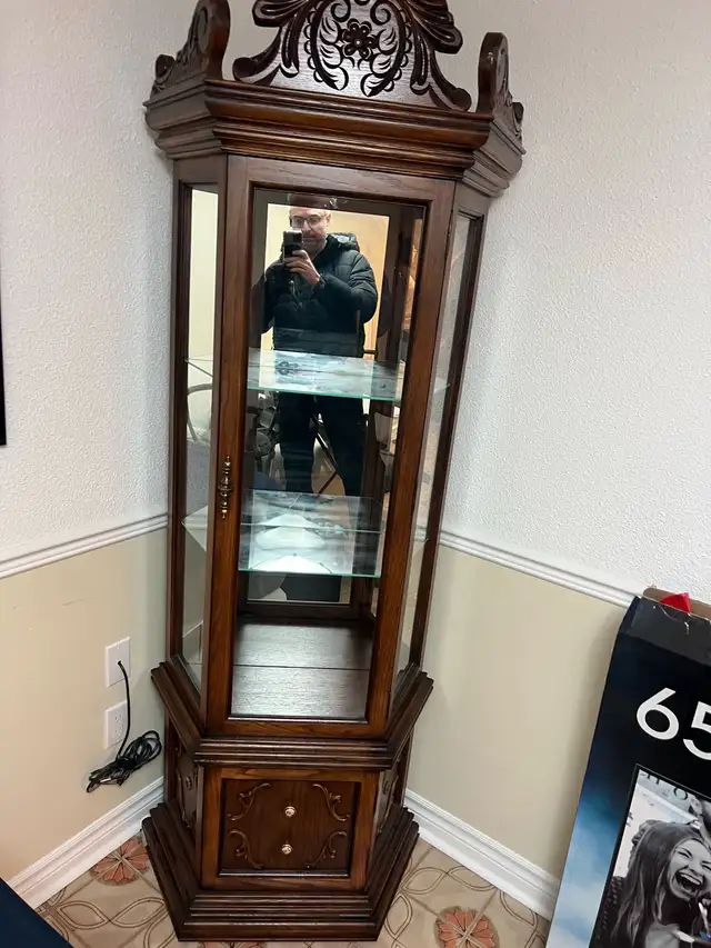 Free delivery used Wooden vintage-style curio cabinet - Photo 2