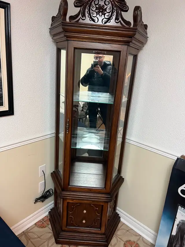 Free delivery used Wooden vintage-style curio cabinet - Photo 5