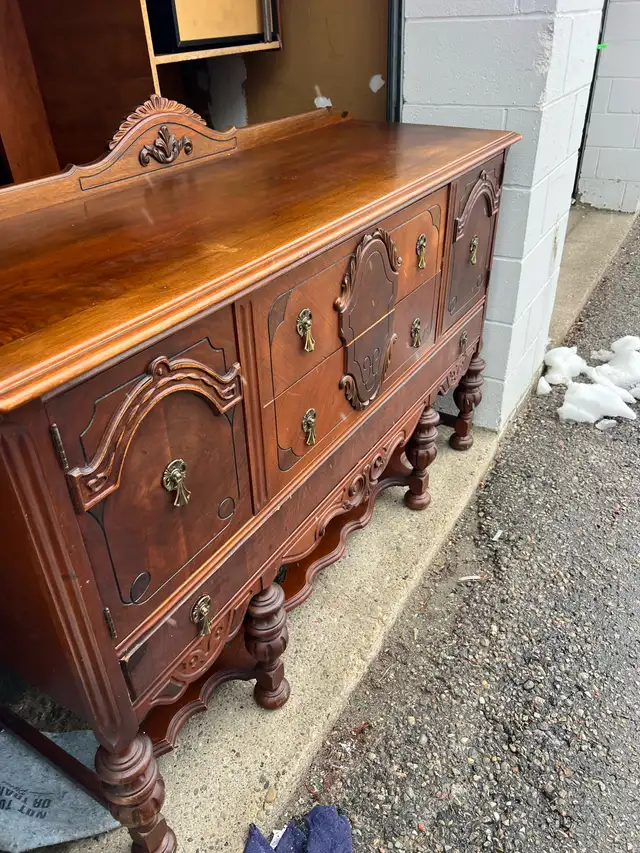 Free delivery Antique Wooden Buffet / Sideboard - Photo 5