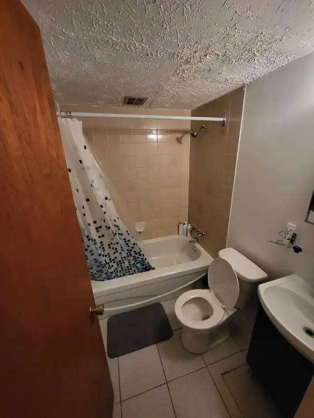 LIBRE IMMÉDIATEMENT - Chambre étudiant(e) face Cégep Drummond - Photo 3