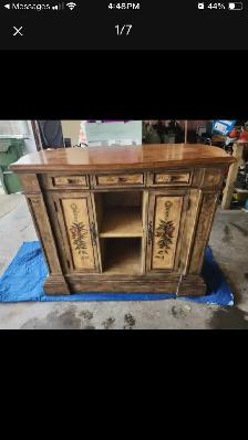 Wine bar/Liquor Cabinet - Photo 2