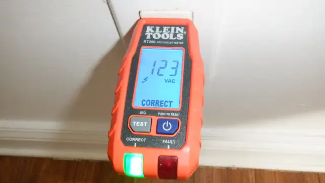 Testeur de prise de courant RT250 GFCI de Klein Tools avec affic