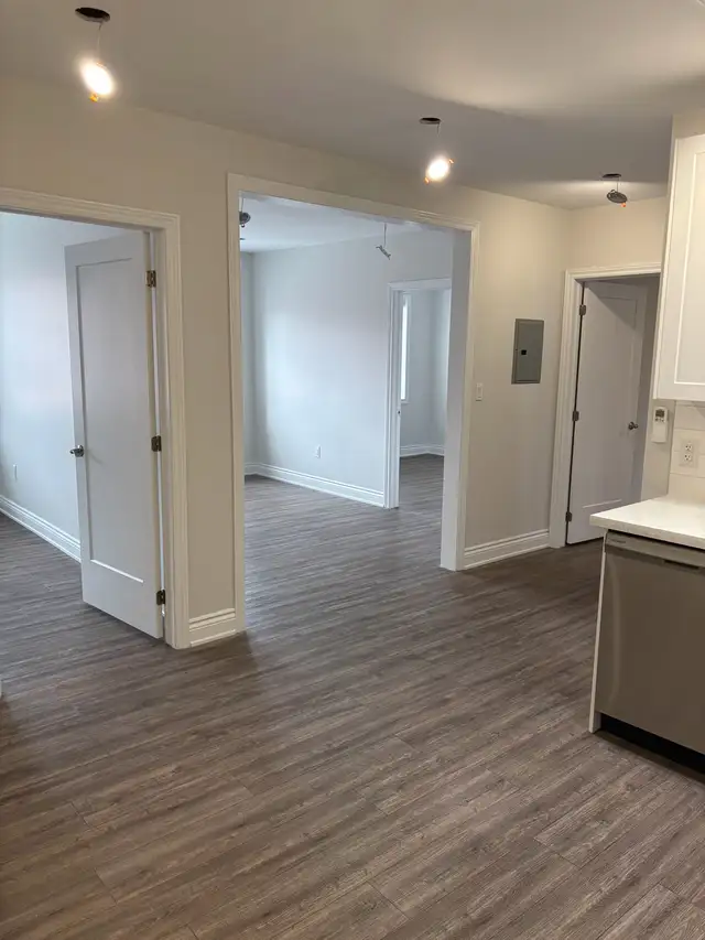 Newly renovated 3-BDRM  apartment in Long branch Etobicoke