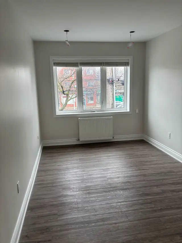 Newly renovated 3-BDRM  apartment in Long branch Etobicoke - Photo 5