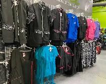 VÊTEMENTS DE TOILETTAGE – SARRAUX, TABLIERS DE BAIN OU AUTRES