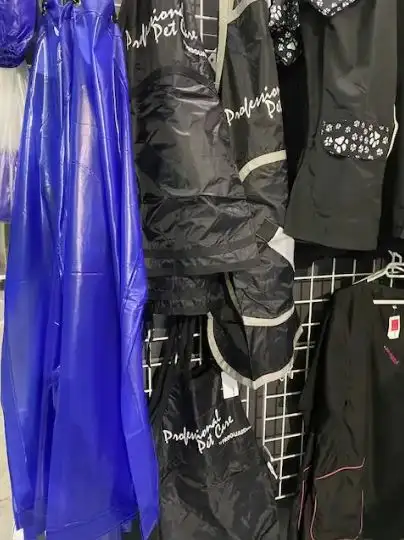 VÊTEMENTS DE TOILETTAGE – SARRAUX, TABLIERS DE BAIN OU AUTRES - Photo 5