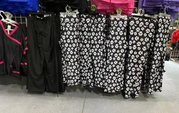 VÊTEMENTS DE TOILETTAGE – SARRAUX, TABLIERS DE BAIN OU AUTRES - Photo 6