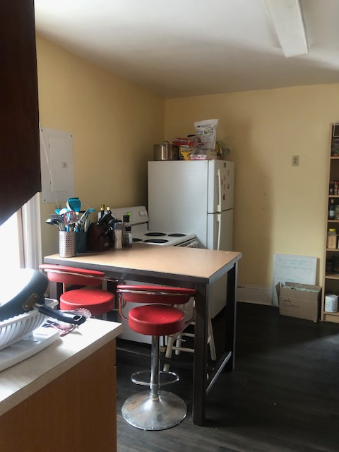 3 BEDROOM APT NEAR DAL AVAILABLE MAY !st - Photo 3