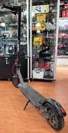 Hiboy S2 E-scooter with charger