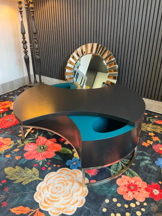 VINTAGE FURNITURE / COFFEE TABLE - Photo 2
