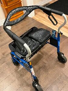 WALKER INCLUDING SEAT