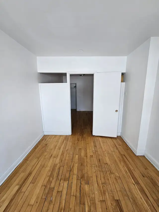 For Rent 3 1/2 apartment - 4 minute walk to College Rosemont - Photo 9