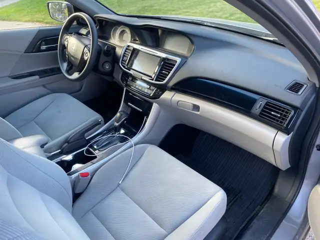 2016 Honda Accord LX - Photo 10