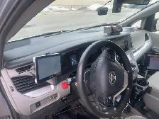 Toyota Sienna Van - Photo 6