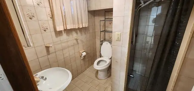 Basement Apartment, Separate Entrance Great Amenities