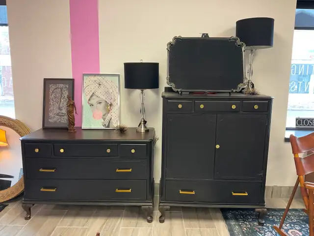 VINTAGE FURNITURE / DRESSERS