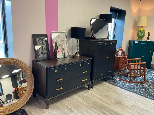 VINTAGE FURNITURE / DRESSERS - Photo 2