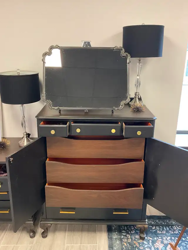 VINTAGE FURNITURE / DRESSERS - Photo 4