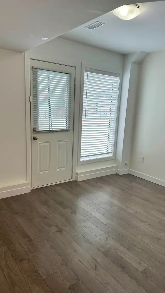 BEAUTIFUL BATCHELOR GROUND FLOOR UNIT WITH WALKOUT YARD- WELLAND - Photo 8