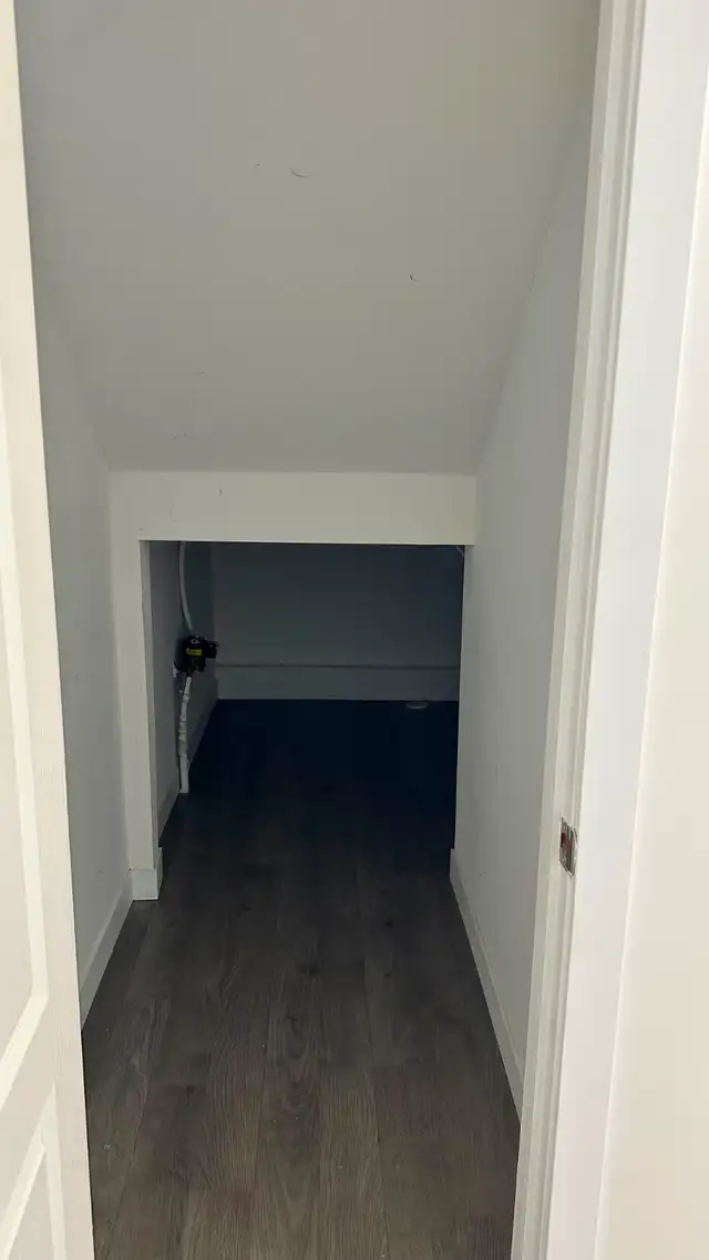 BEAUTIFUL BATCHELOR GROUND FLOOR UNIT WITH WALKOUT YARD- WELLAND - Photo 10